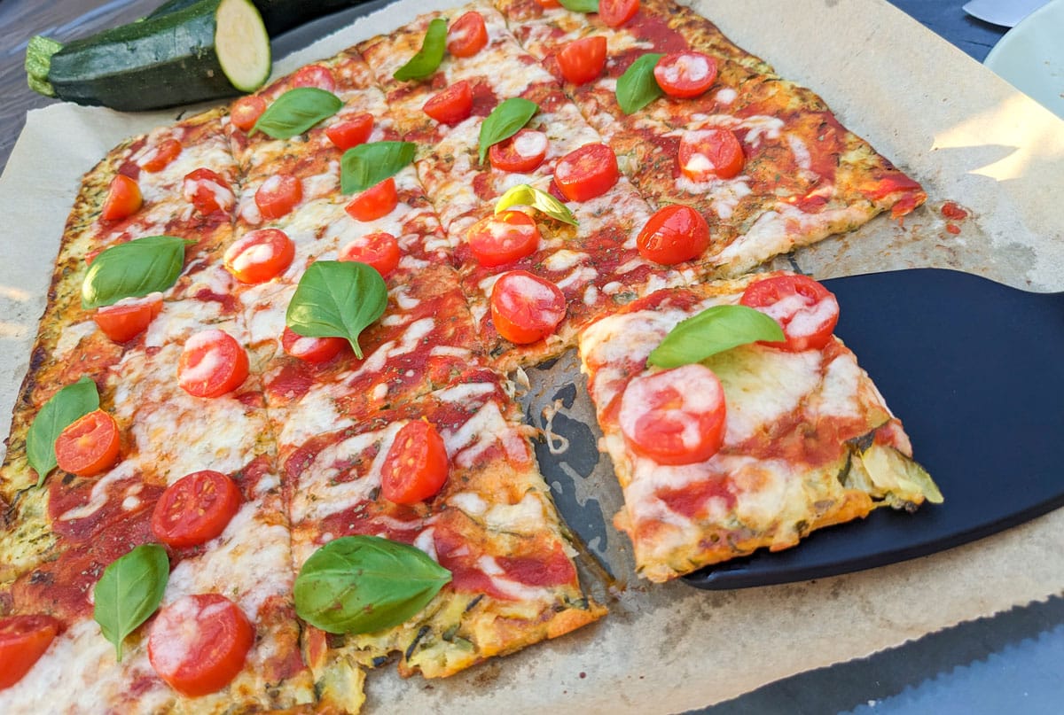 Zucchini trifft Pizza: Deine Low Carb Zucchinipizza
