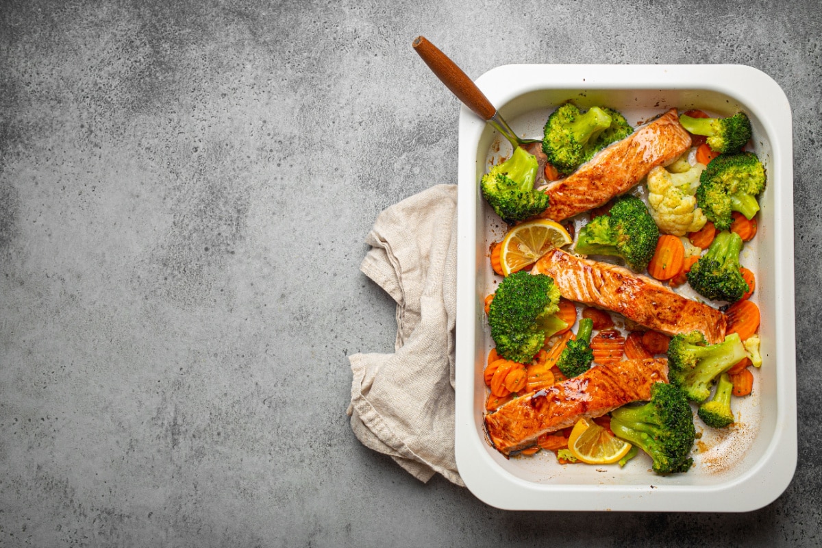 Lachs mit Brokkoli und Zitronen-Dill-Sauce