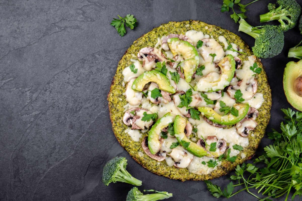 Low Carb Pizza Brokkoli Pizza mit Champignons