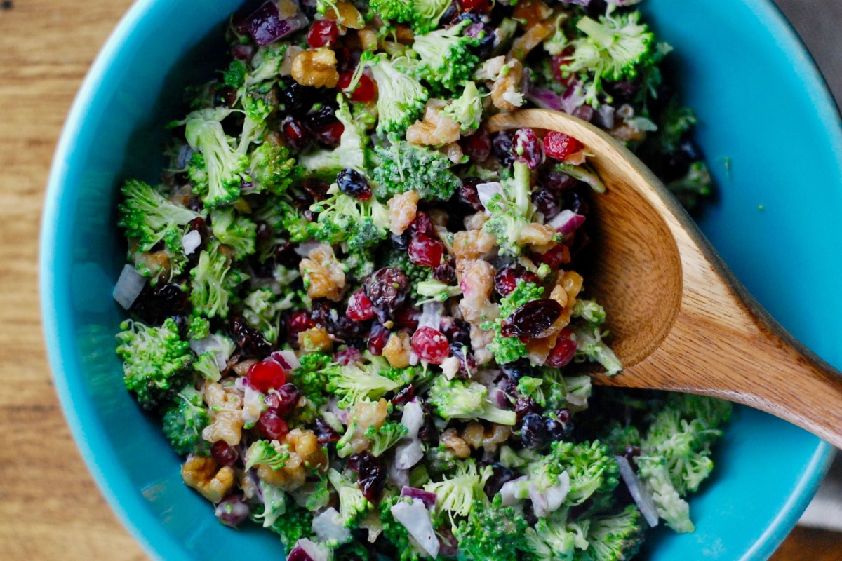 Köstliche Kombination: Brokkoli Salat mit Granatapfel
